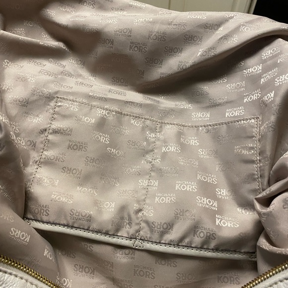 Michael Kors off White Leather Designer Tote/ shoulder /weekender
GUC - Picture 2 of 11